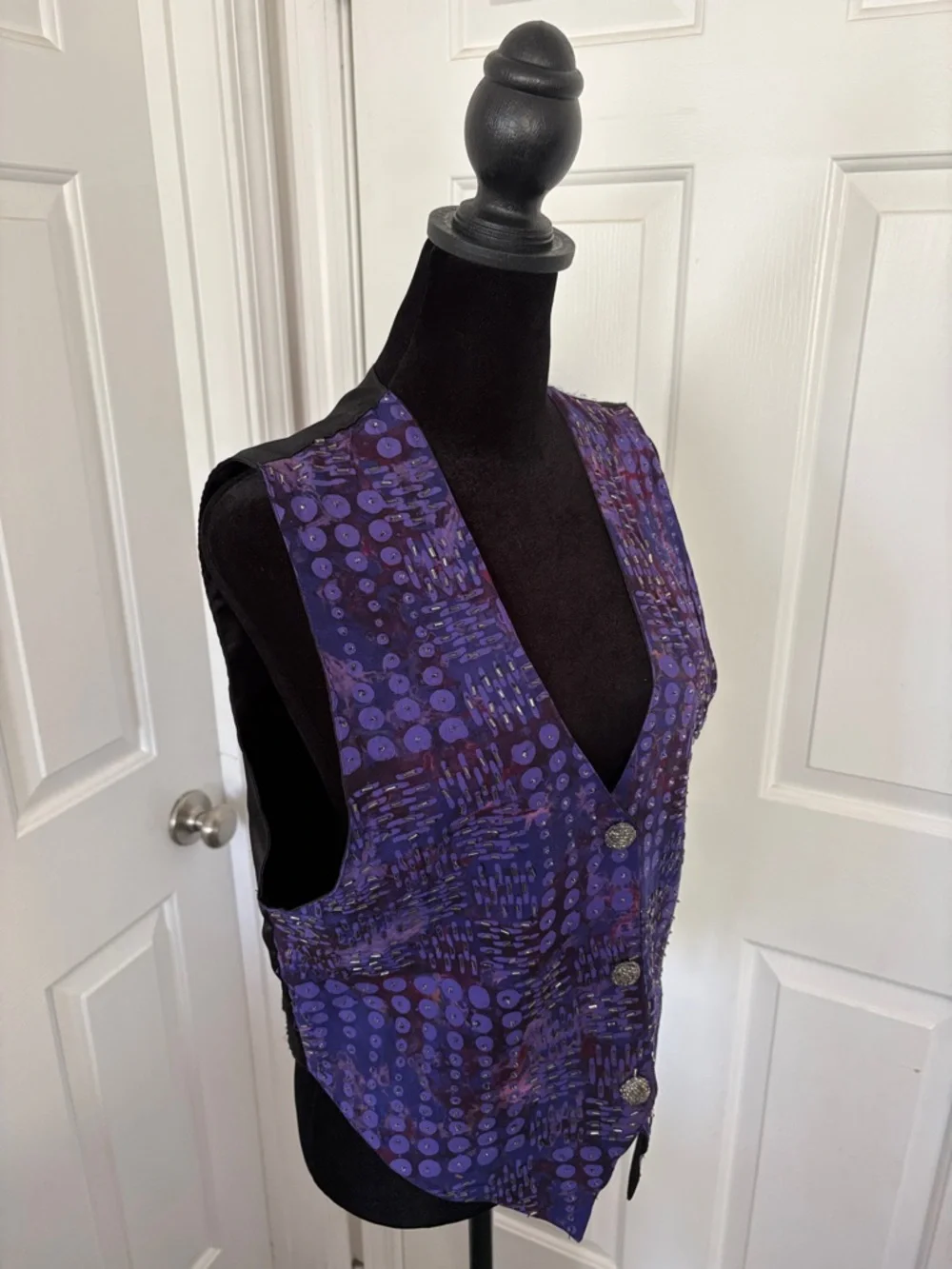 Red’s Threads Vintage Purple Patterned Beaded Button-Front Vest - Picture 3 of 12